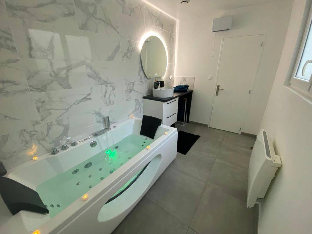 Photo du logement - Trog'Love: Balnéo détente dans une troglodyte