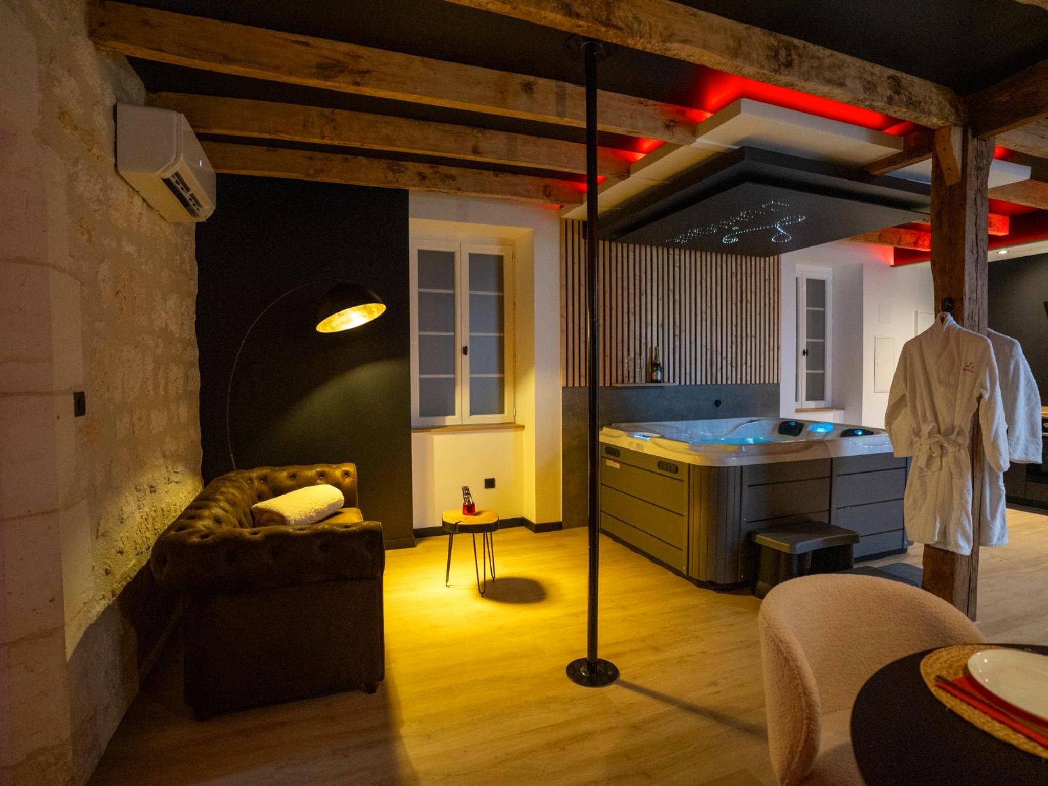 Autre vue interieure - L'unique - Love - room Romantique - Angoulême