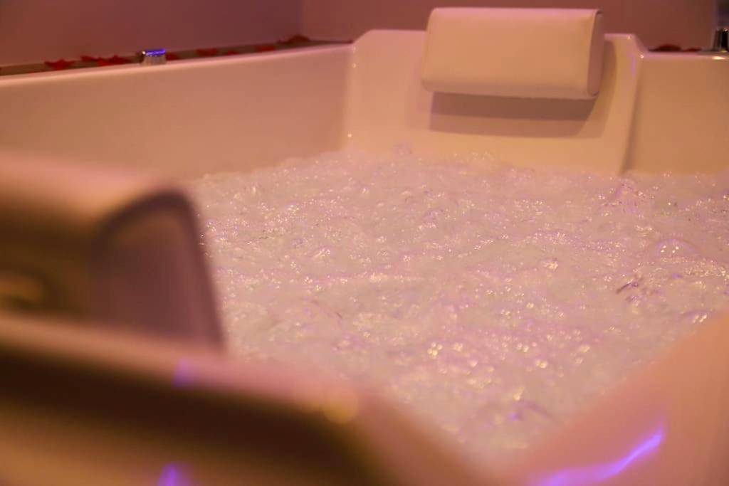 Photo du logement - Love room Unique - Sauna / Jacuzzi