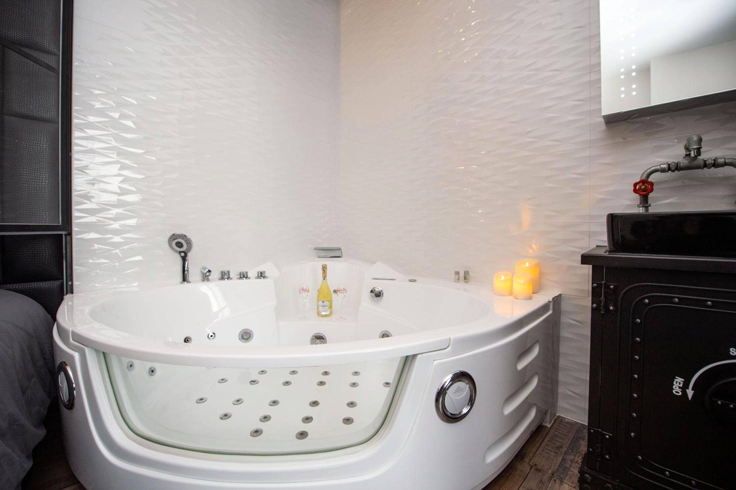 Photo du logement - URBAN JUNGLE SPA - Villeurbanne