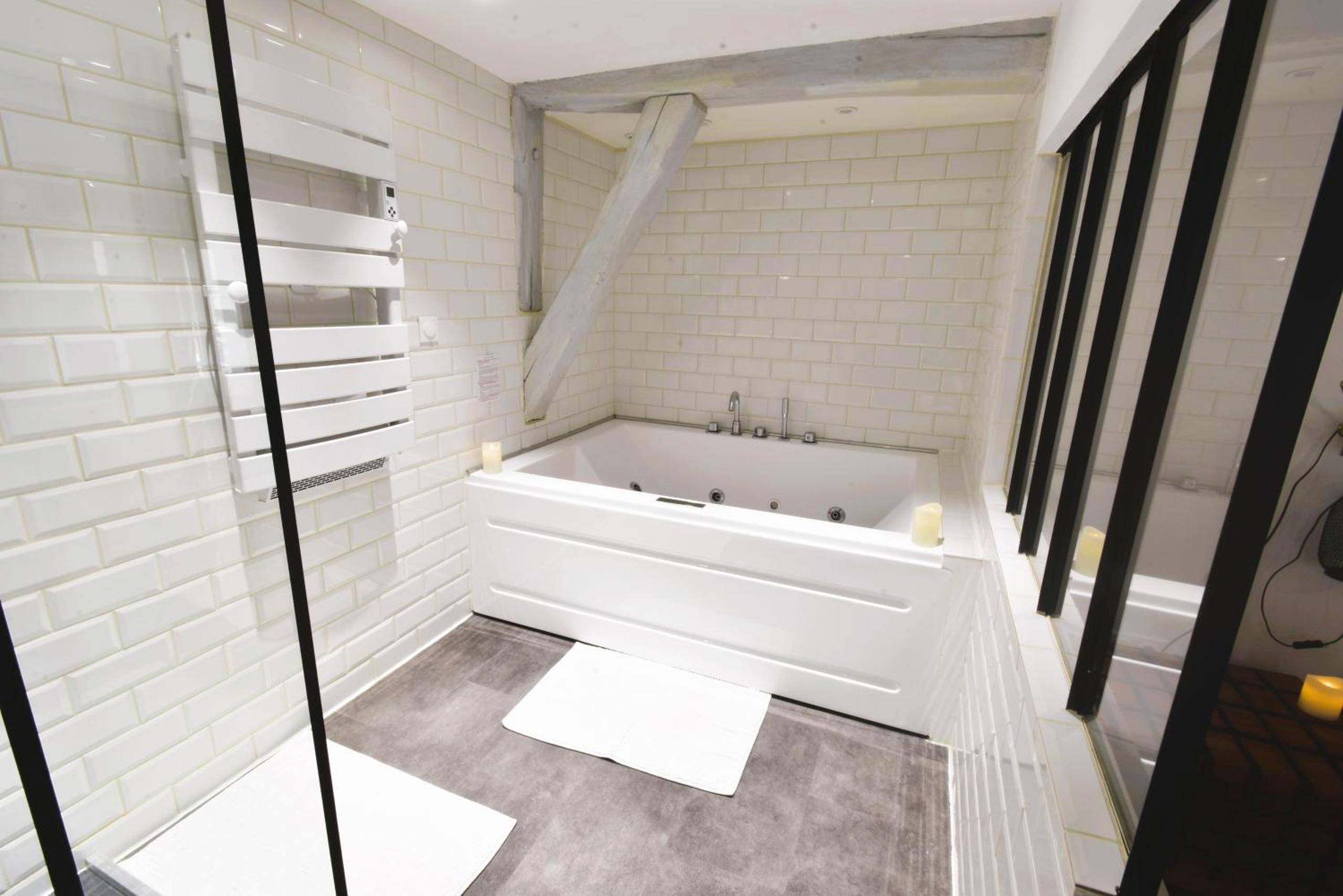 Photo du logement - Appartement jacuzzi privatif : Urban Love - Verneuil d'Avre et d'Iton