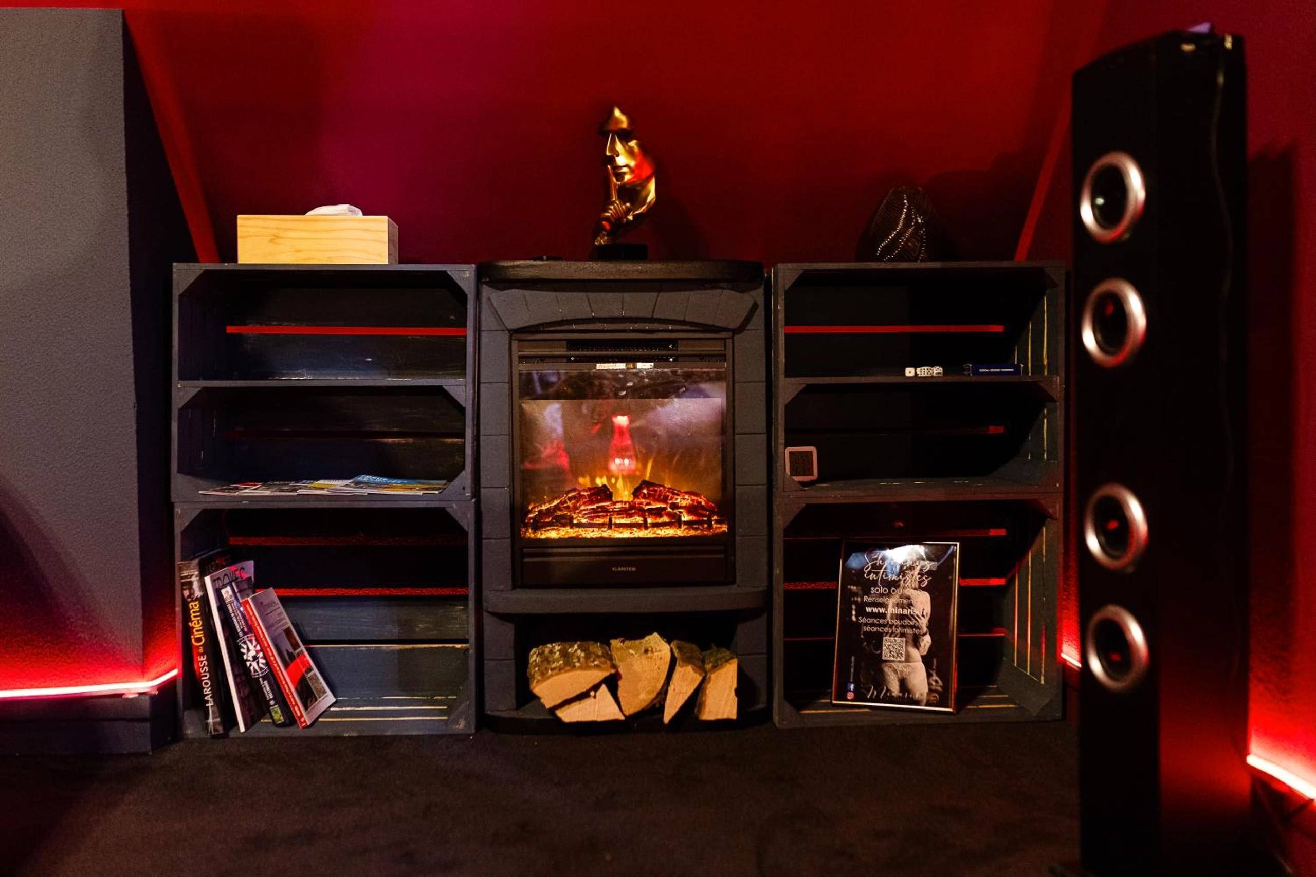 Cheminée électrique et étagères de rangement - Urban Spa 3 nuances de plaisir