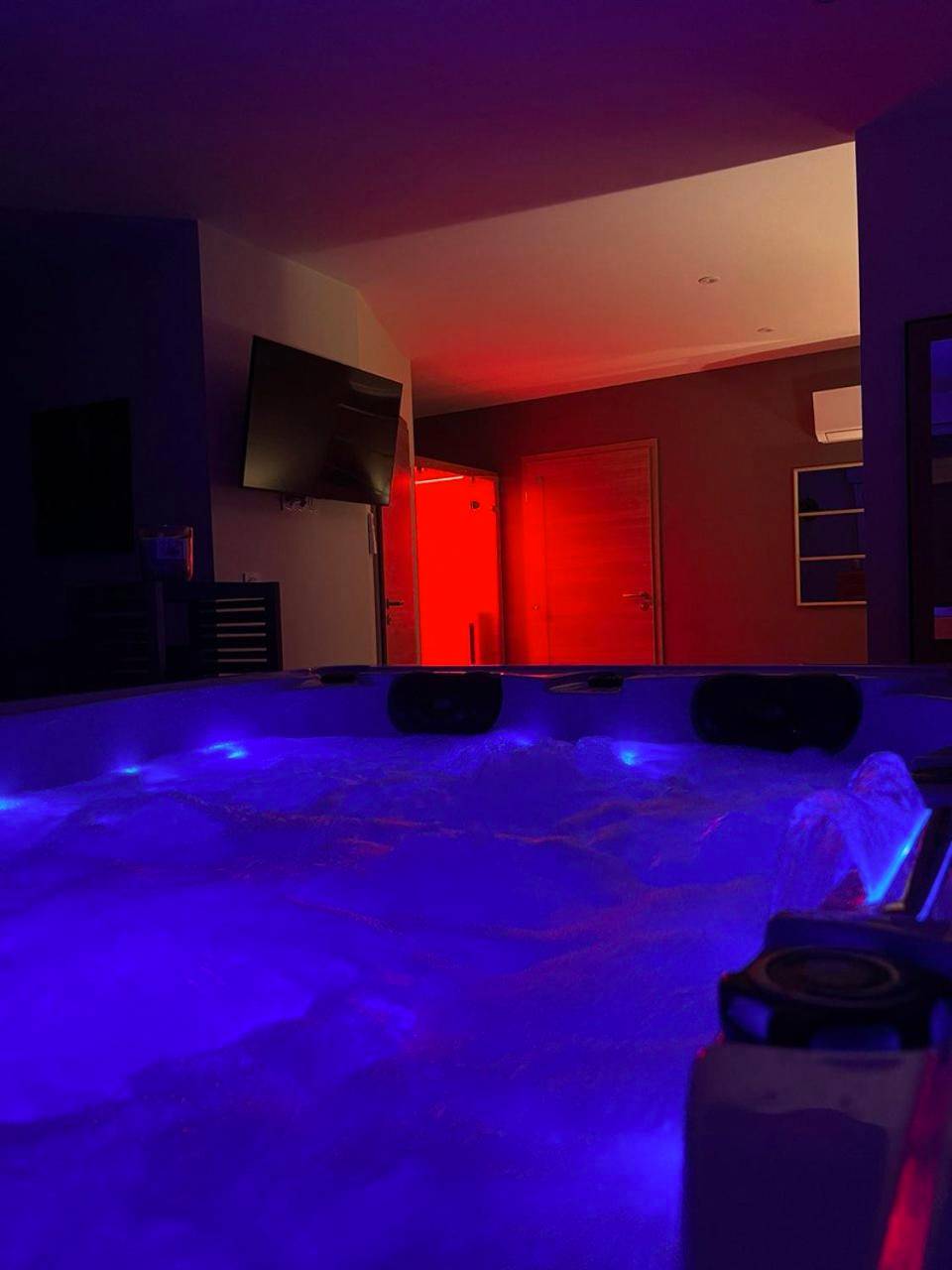 Photo du logement - LA VALENTINE Love room GITES DES 3 LAVOIRS