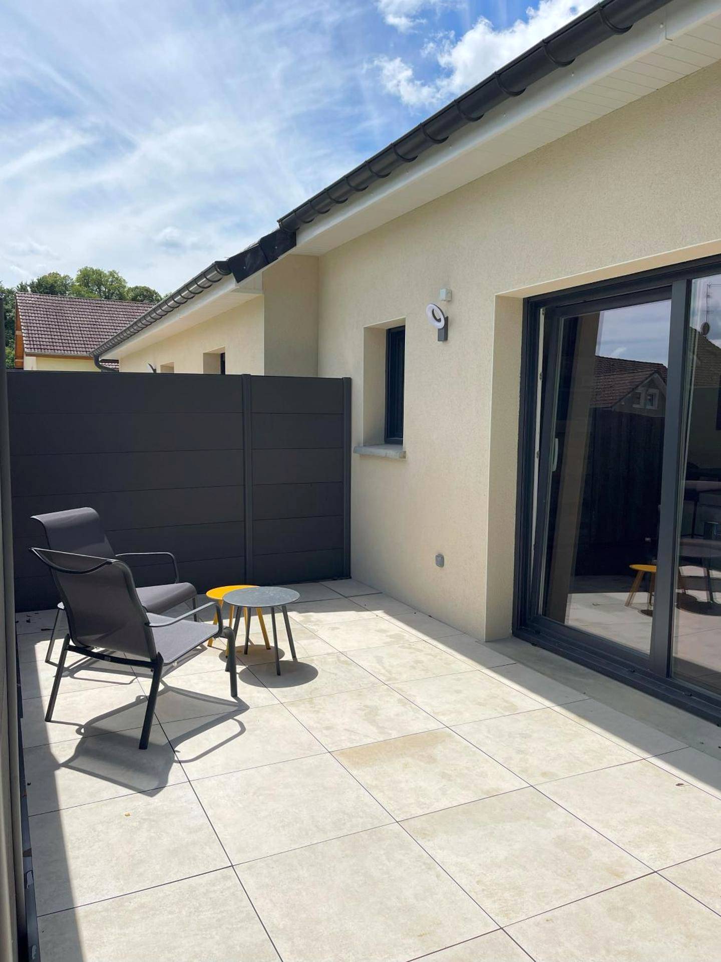 Terrasse privative avec mobilier de jardin - LA VALENTINE Love room GITES DES 3 LAVOIRS