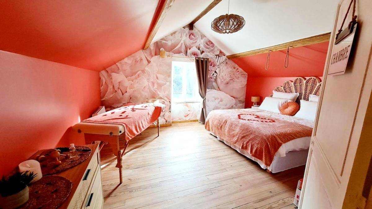 Vue principale - Love Room Saint - Denis - de - Méré - La Vallée Secrète - Love Hôtel