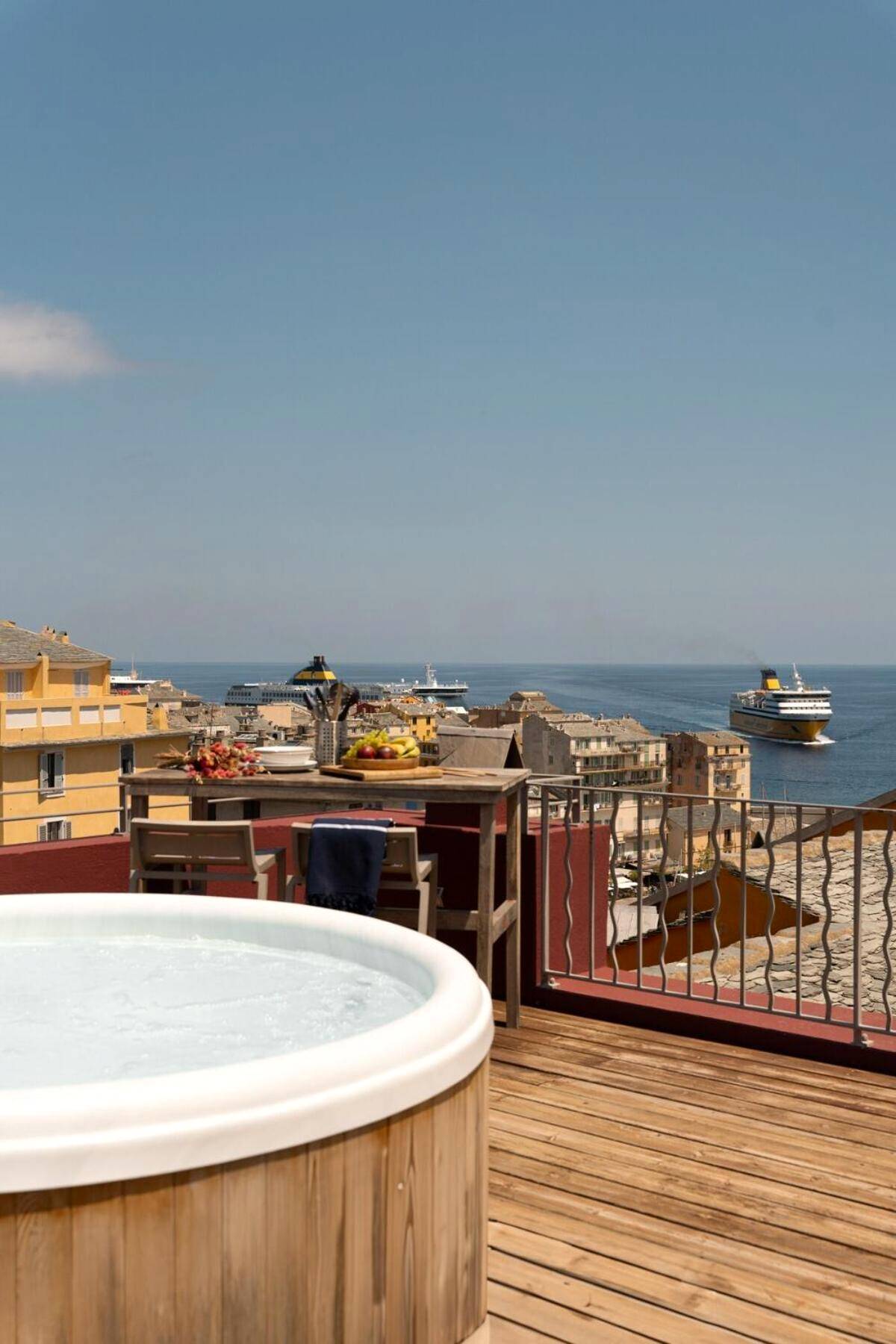 Photo du logement - Vatta appartement centre ville avec roof top bain à remous et vue panoramique