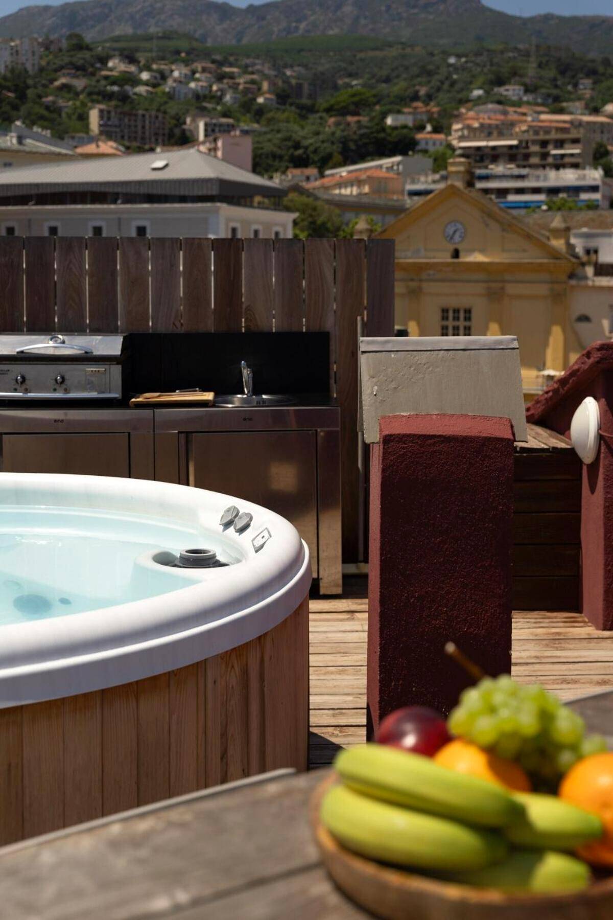 Photo du logement - Vatta appartement centre ville avec roof top bain à remous et vue panoramique - Bastia