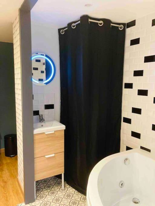 Photo du logement - Vénus Love room Escapade romantique avec jacuzzi