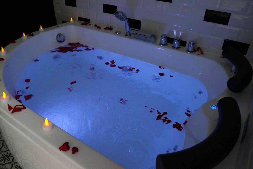 Photo du logement - Vénus Love room Escapade romantique avec jacuzzi