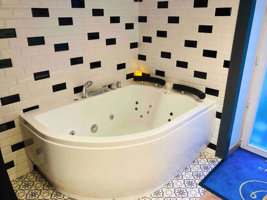 Vue du logement - Vénus Love room Escapade romantique avec jacuzzi