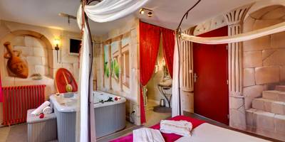 Suite romantique avec spa et décor antique - Chambre VENUS avec Jacuzzi privatif