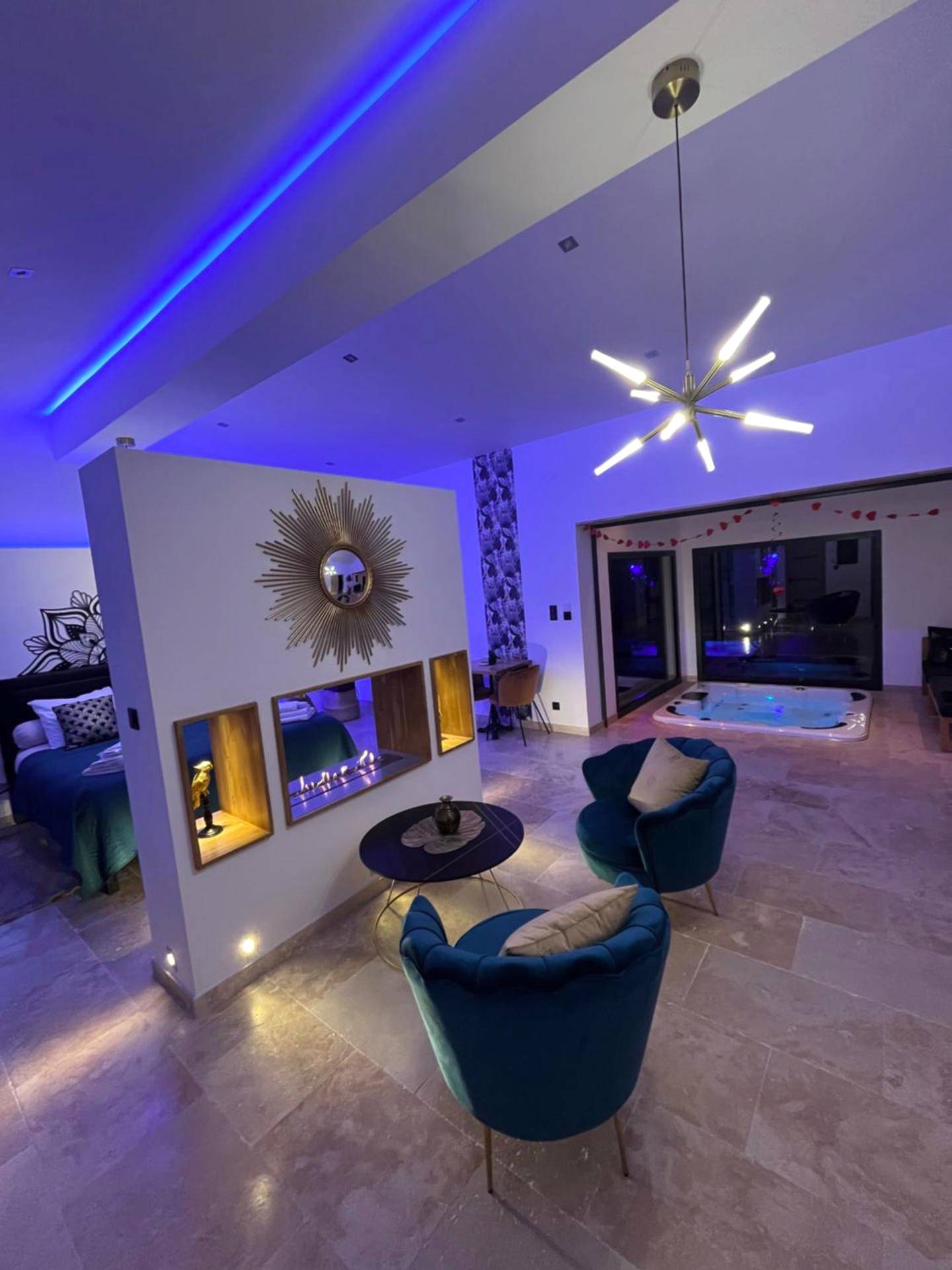 Vue principale - Love Room Rougiers - Le Vertu’Ose