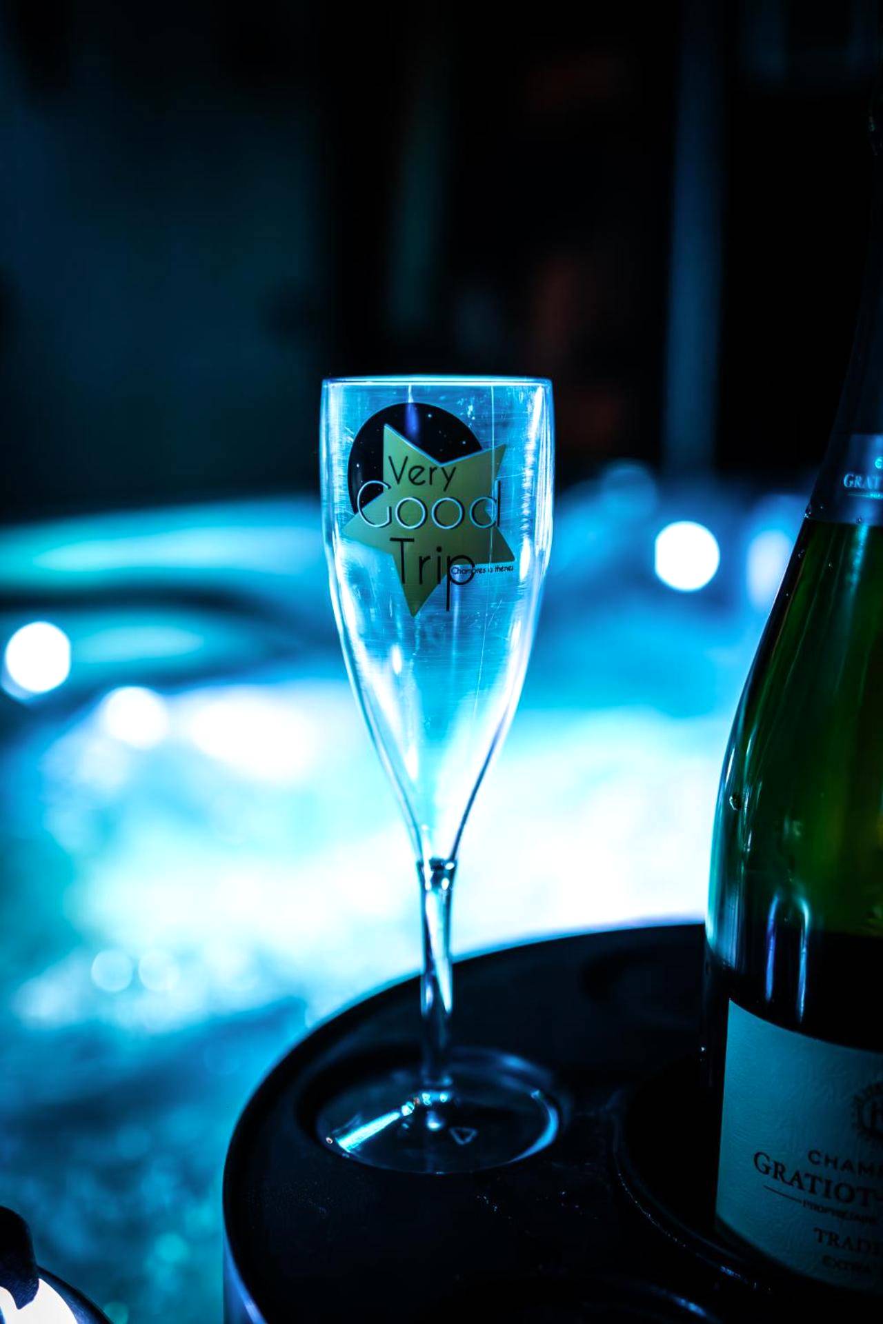 Photo du logement - Loveroom Very Good Trip chambre avec jacuzzi privatif