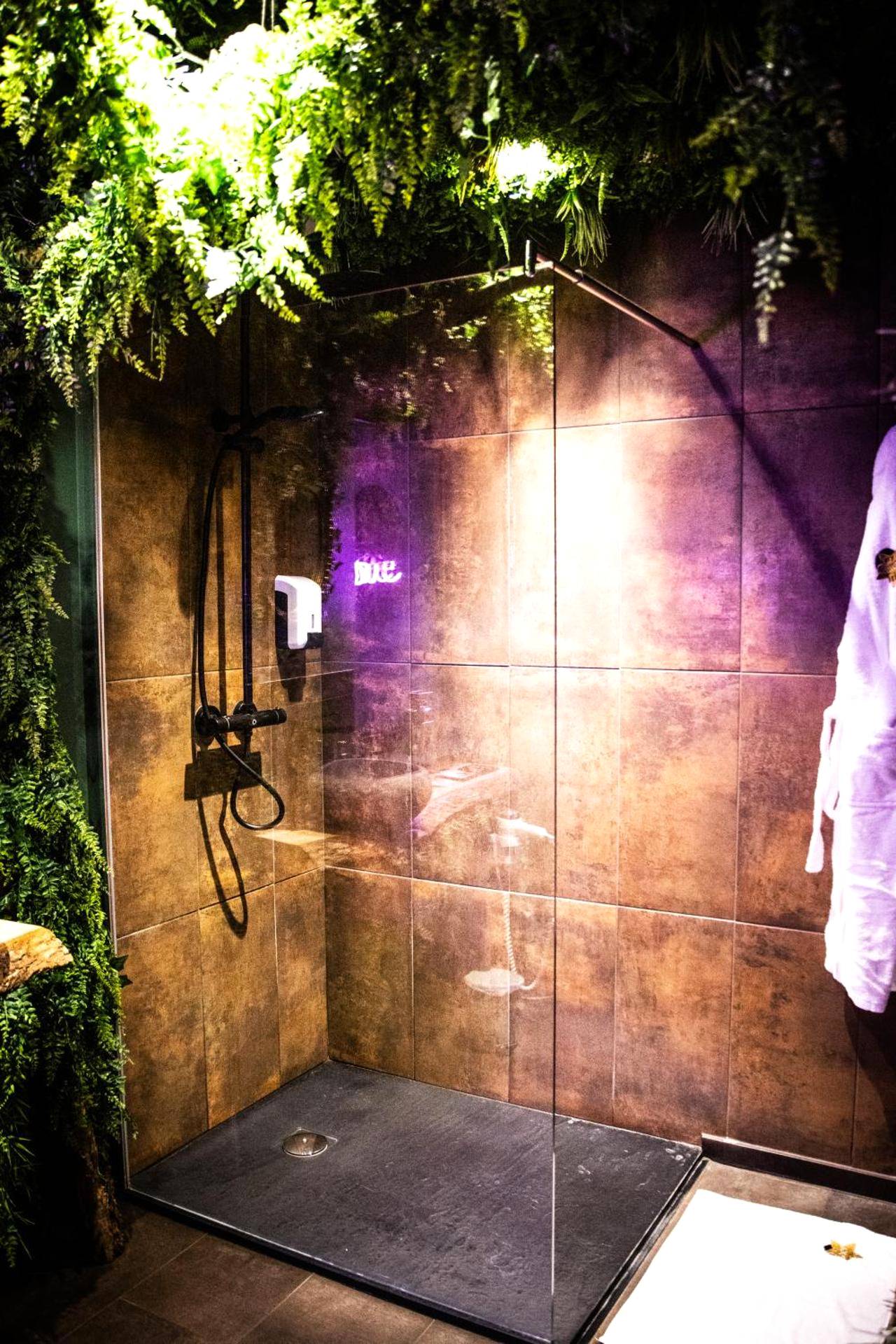 Vue du logement - Loveroom Very Good Trip chambre avec jacuzzi privatif