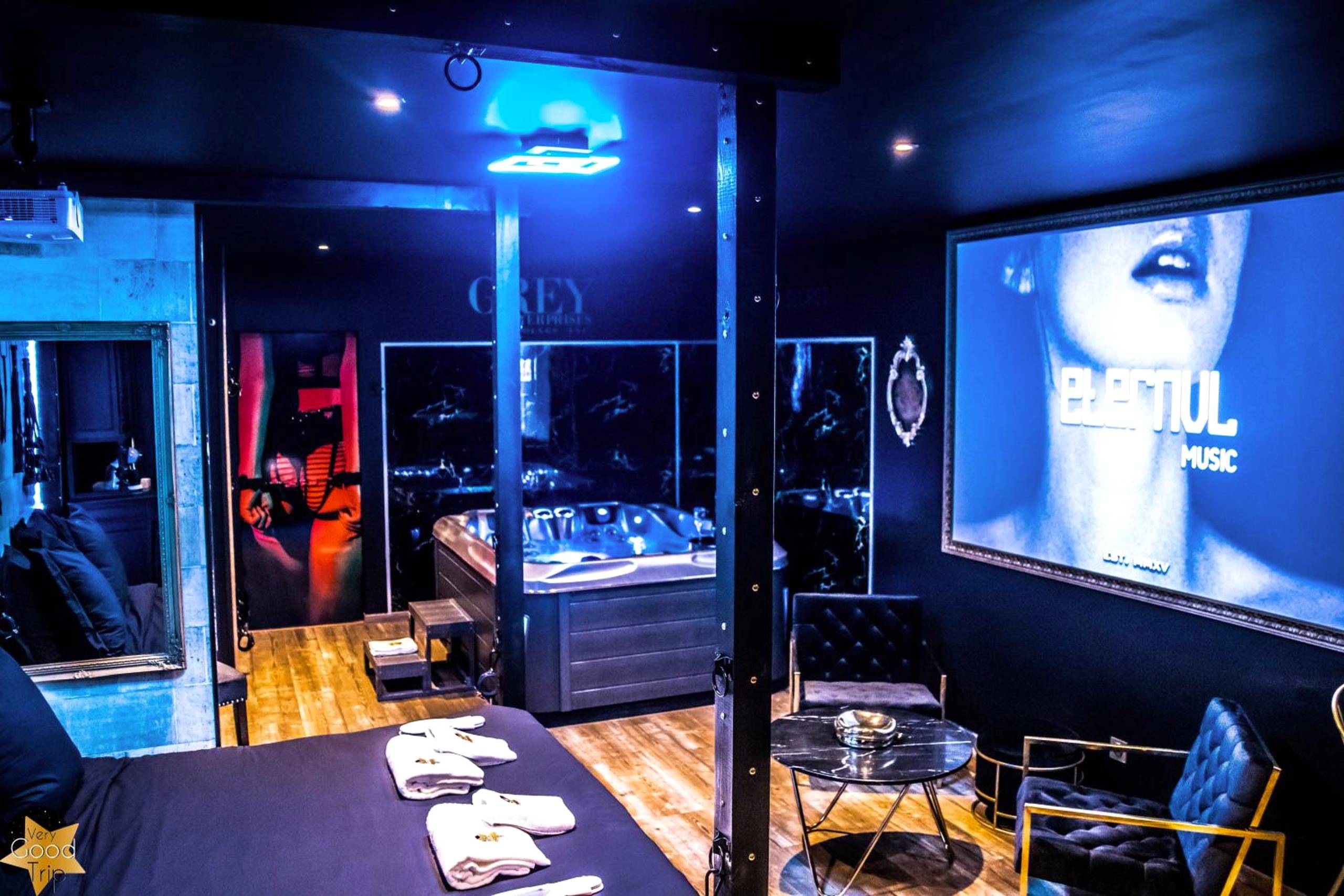 Photo du logement - Loveroom Very Good Trip chambre avec jacuzzi privatif