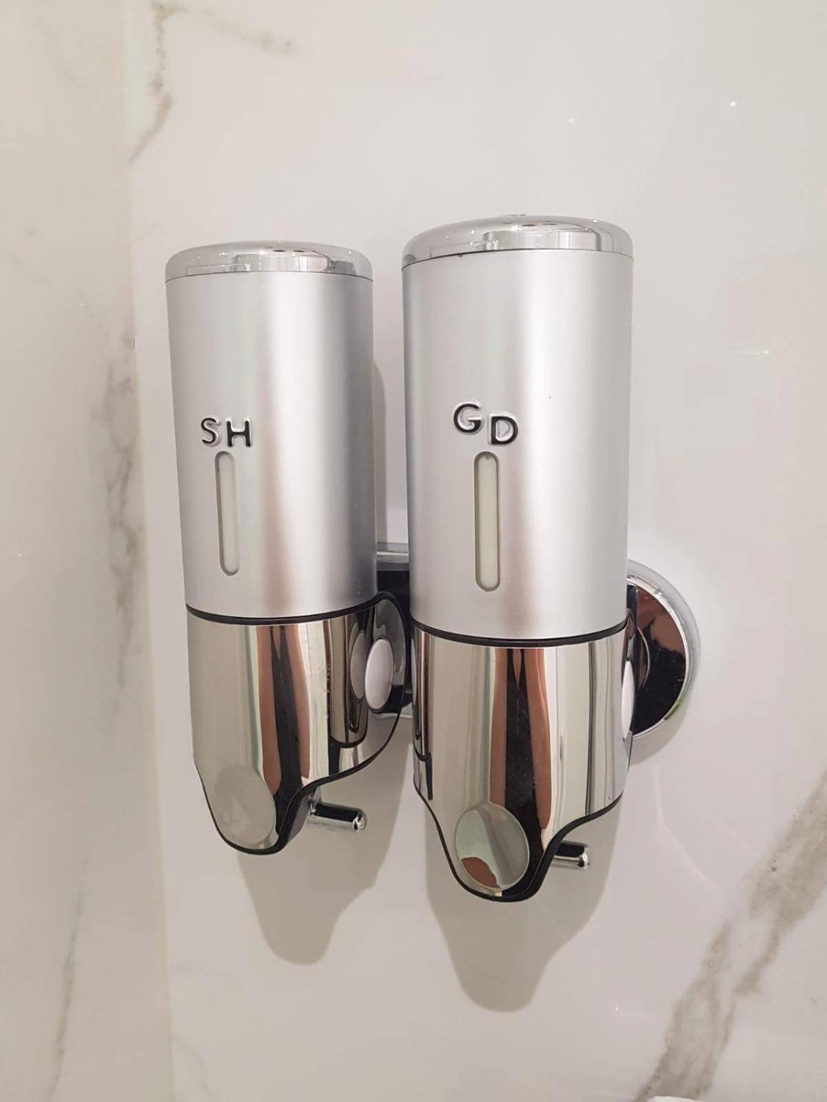 Distributeurs de savon et shampoing muraux - La Vigne d'Aubière 2