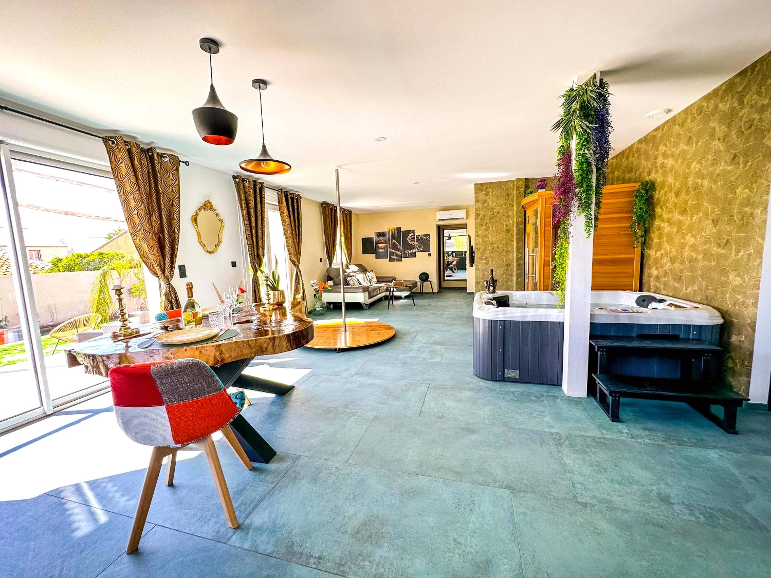 Photo du logement - Love room La Villa Des Charmes - 34450 vias