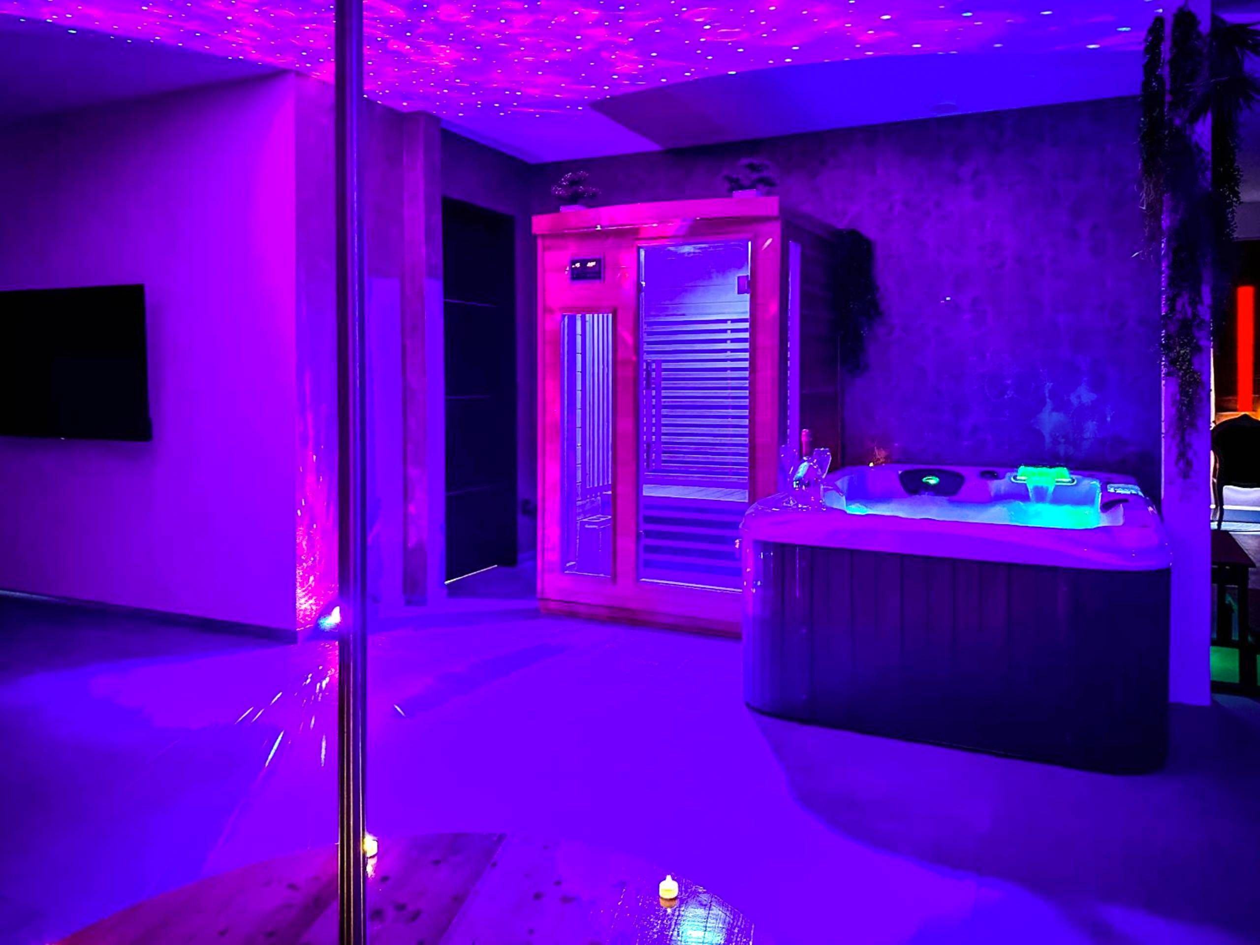 Photo du logement - Love room La Villa Des Charmes - 34450 vias