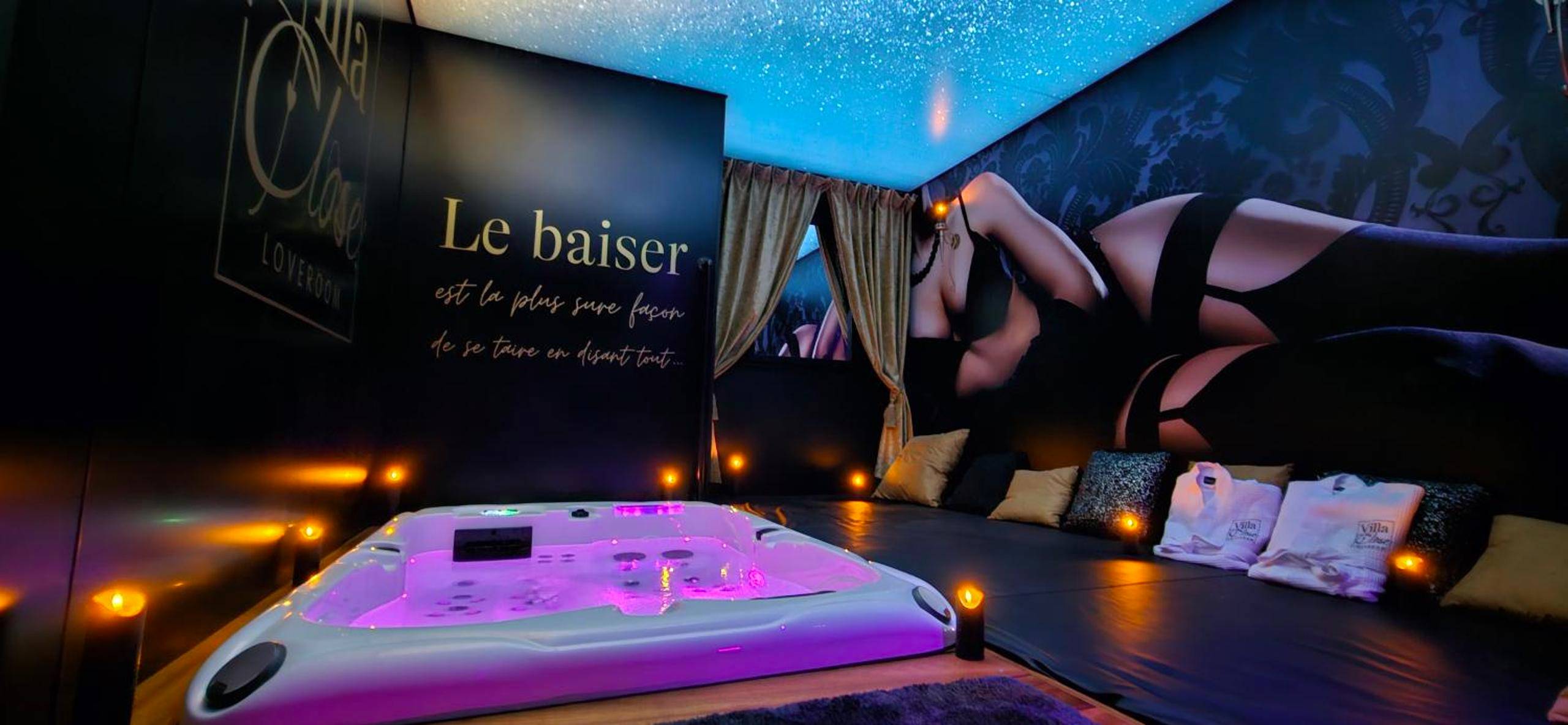 Vue interieure - VILLA CLOSE BRIVE centre - LOVE ROOM - SPA privatif