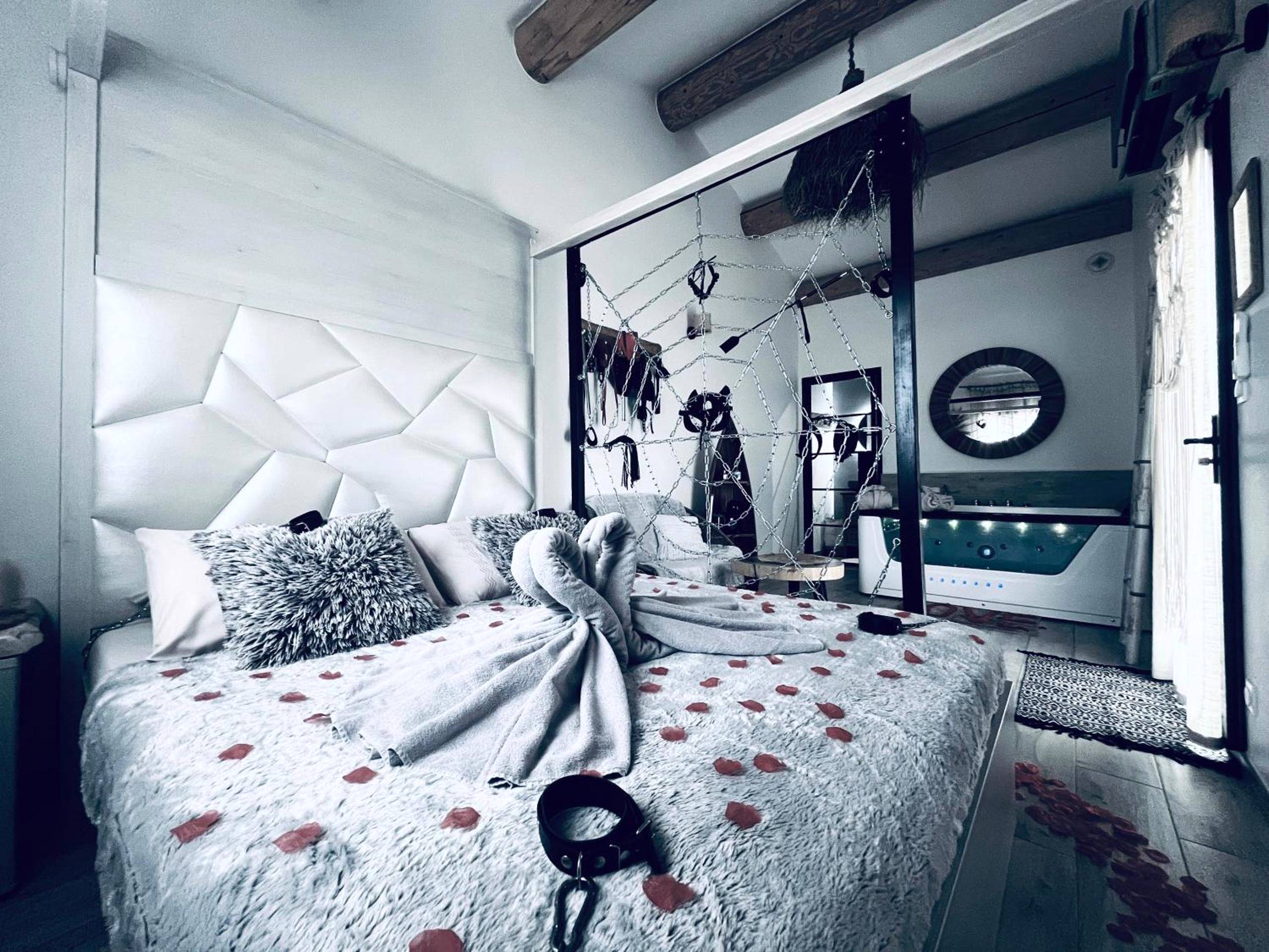 Photo du logement - Villa CoCoon - Love room cocooning & 50 nuances - Cuges - les - Pins