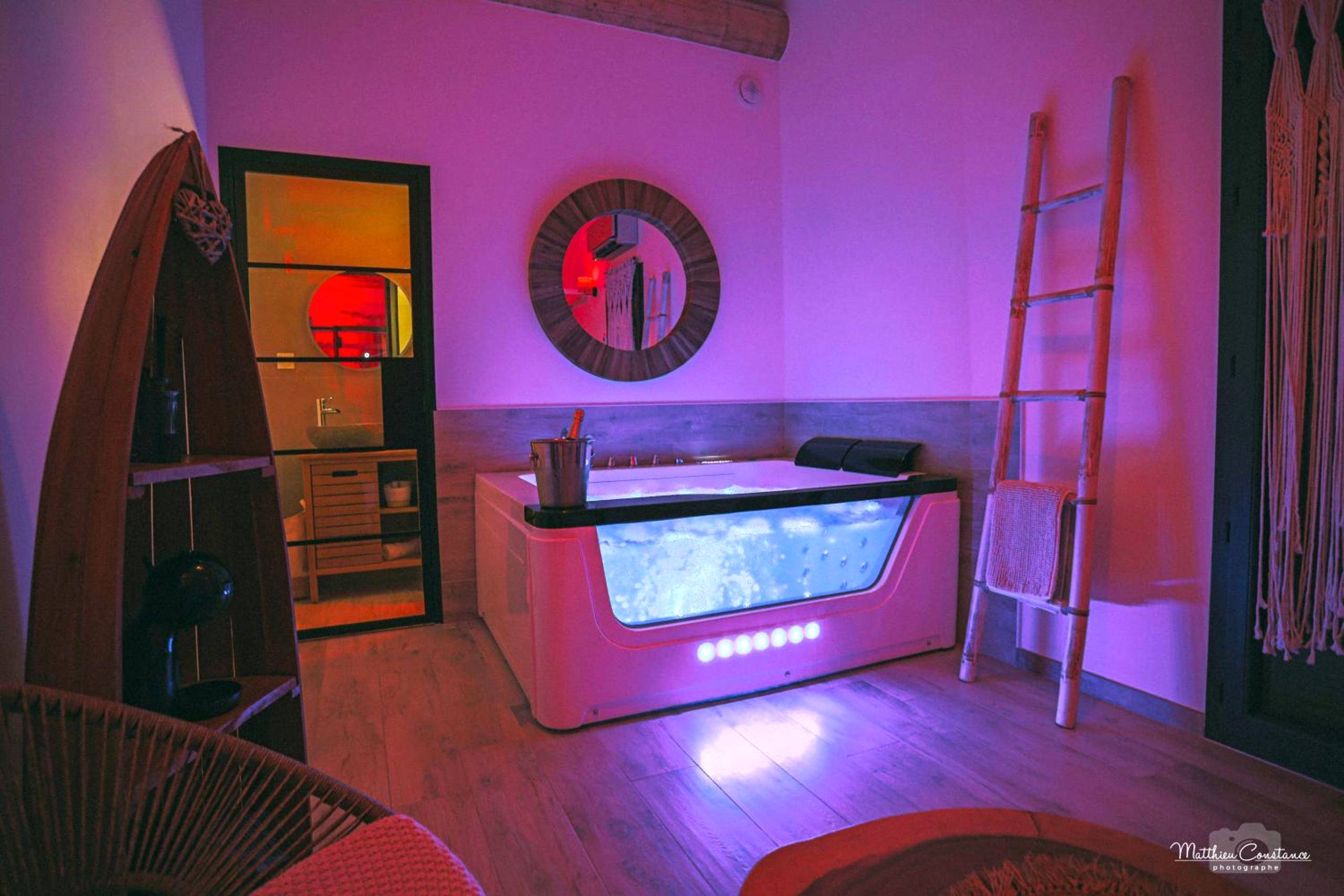 Photo du logement - Villa CoCoon - Love room cocooning & 50 nuances - Cuges - les - Pins