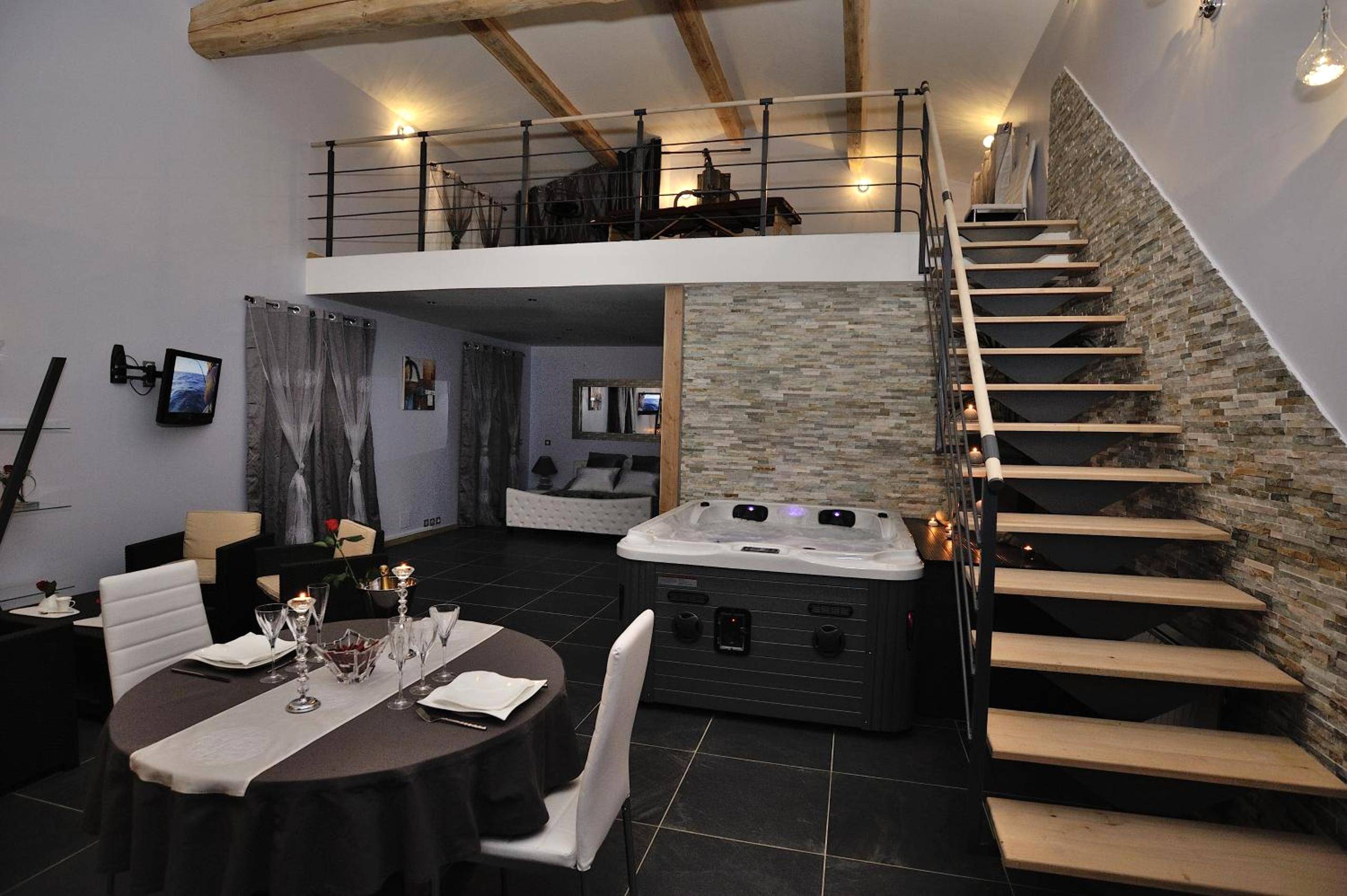 Vue principale - Love Room Saint - Privat - des - Vieux - La villa des délices