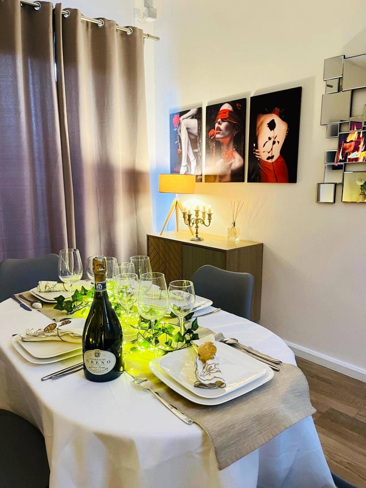 Photo du logement - Love Room " Villa Donuts" , Spa, Jacuzzi, Sauna, 2 Bedrooms