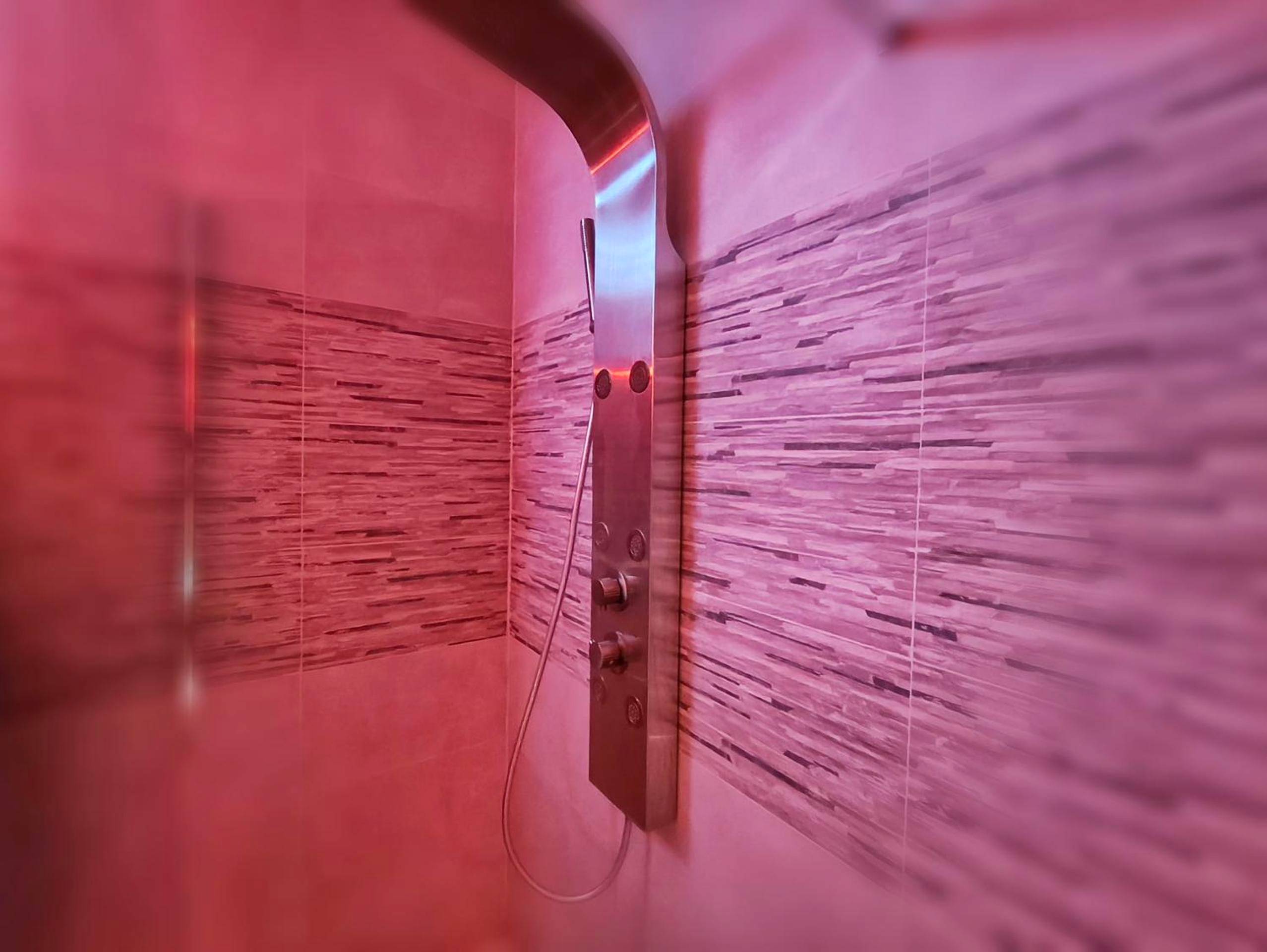 Photo du logement - Love Room " Villa Donuts" , Spa, Jacuzzi, Sauna, 2 Bedrooms