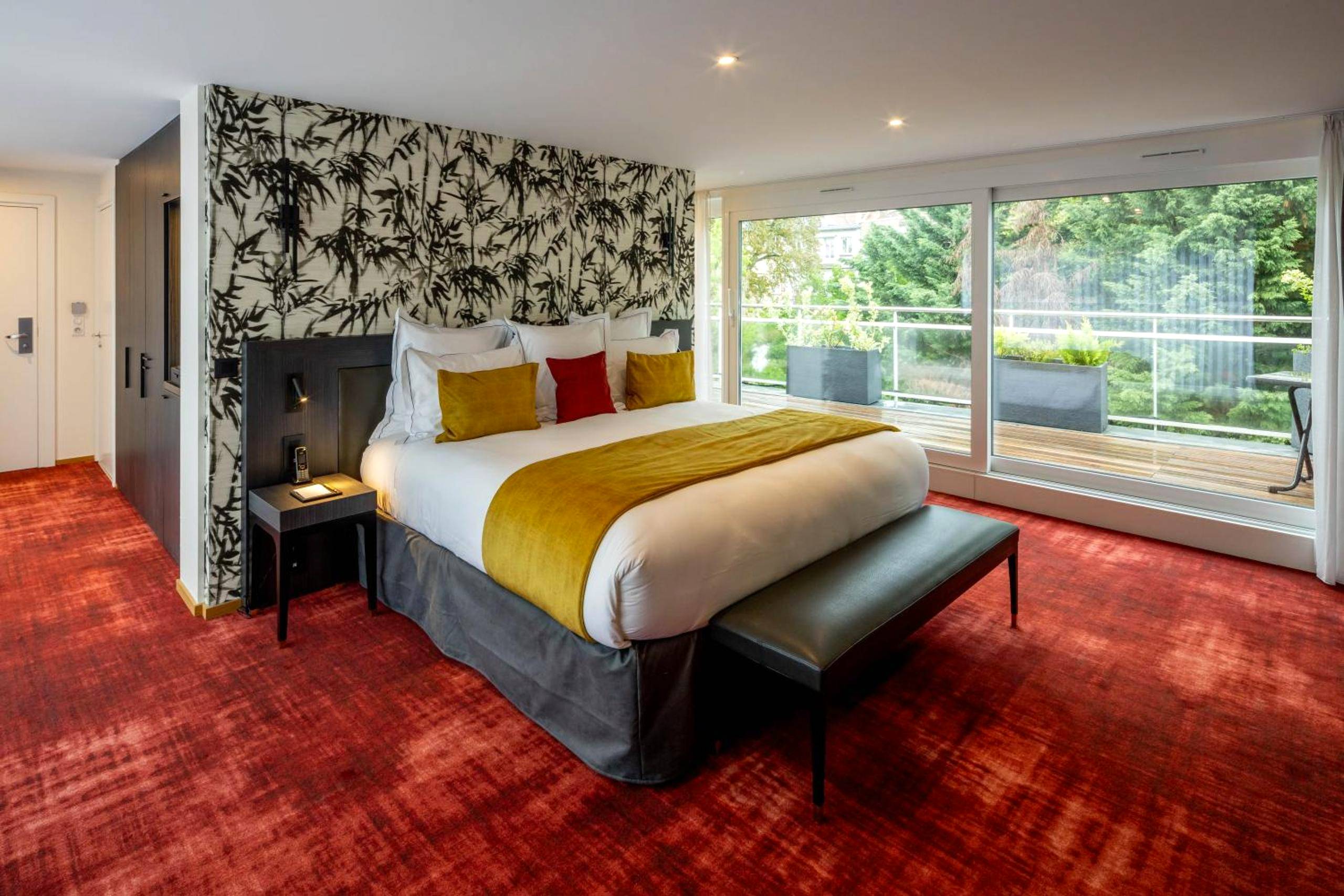 Chambre avec lit king size et balcon - Hôtel Villa La Florangerie - SPA & Piscine