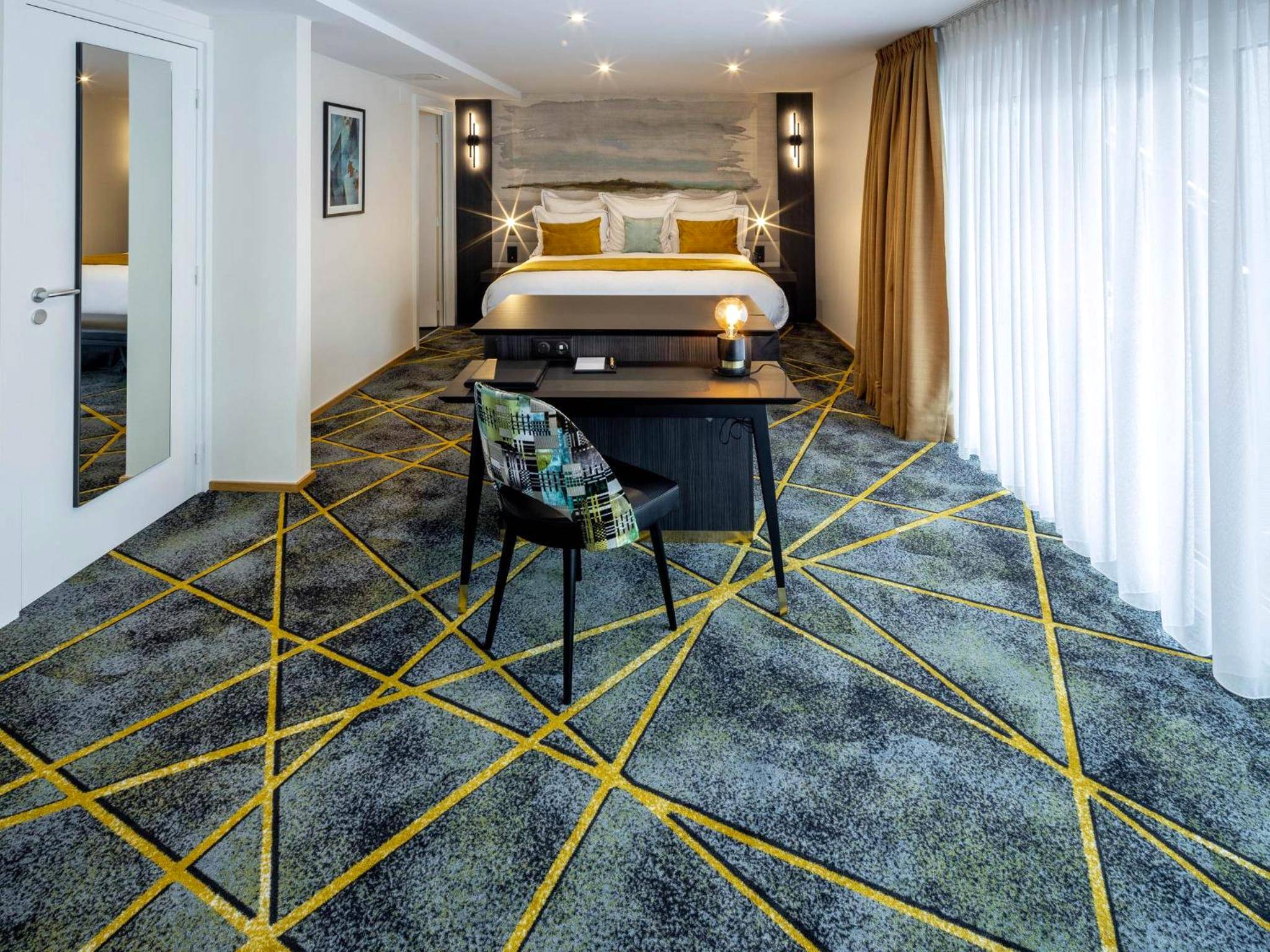 Suite moderne avec bureau et lit double - Hôtel Villa La Florangerie - SPA & Piscine