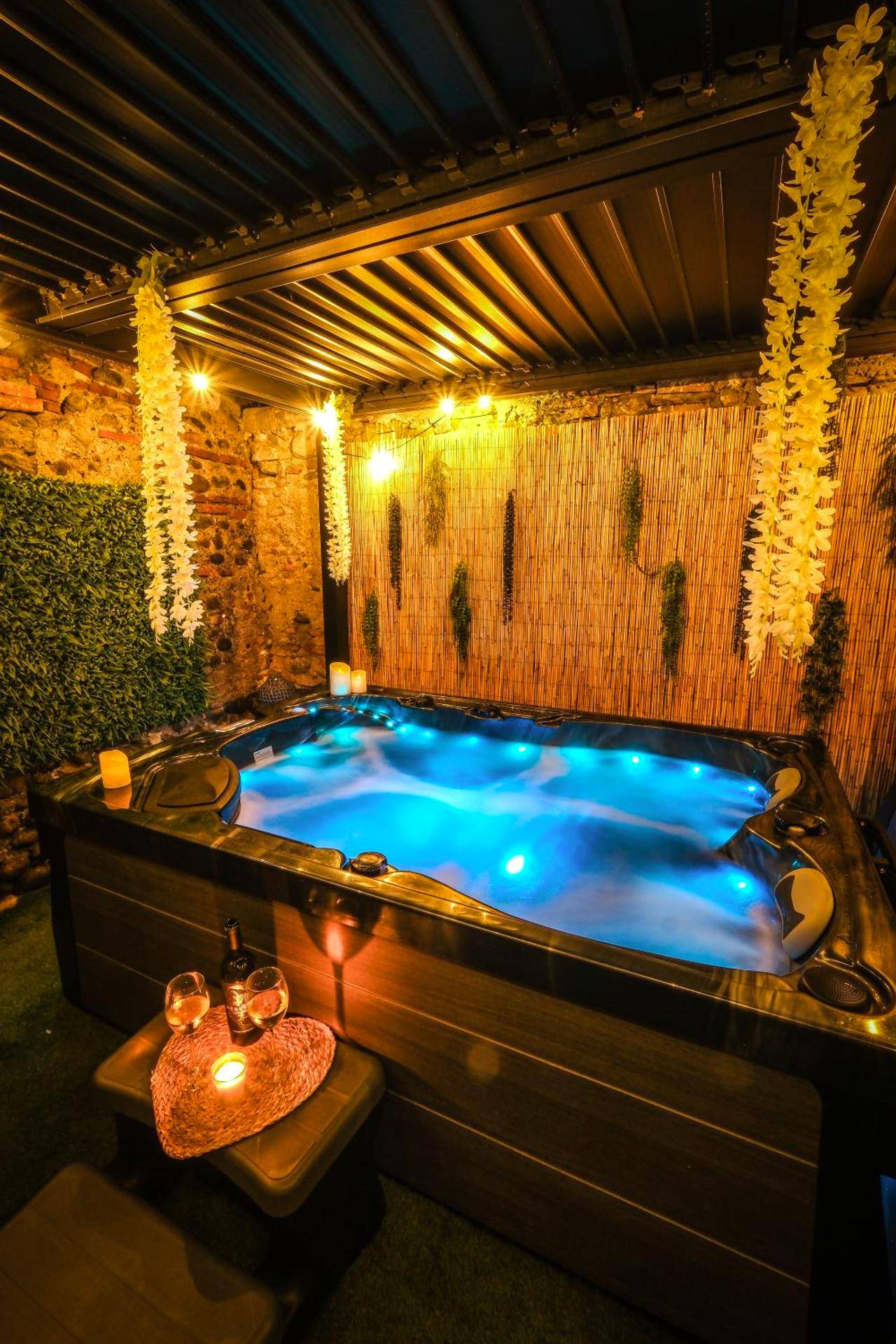 Vue principale - Love Room Pamiers - La Villa Lova - Loveroom avec spa privatif à Pamiers