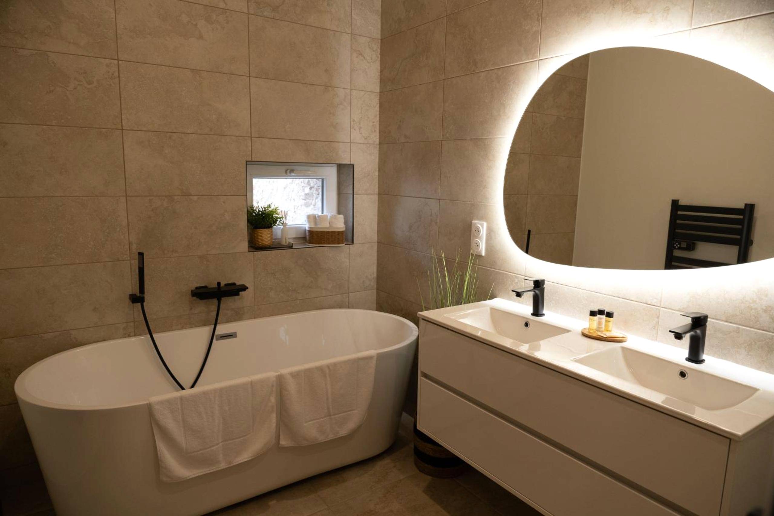 Autre vue interieure - La Villa Lova - Loveroom avec spa privatif à Pamiers - Pamiers