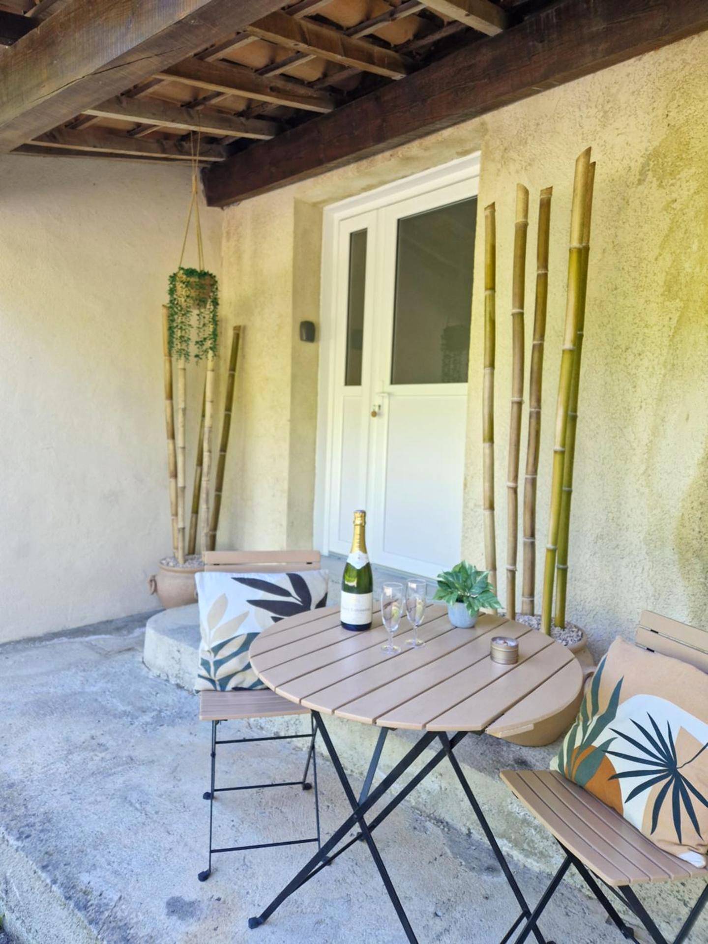 Photo du logement - Villa Ohna - Gîte Romantique avec Spa Privé - Vals - les - Bains