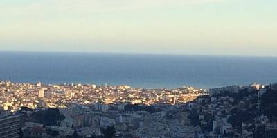 Vue panoramique sur la ville et la mer - B&B Villa sensorielle