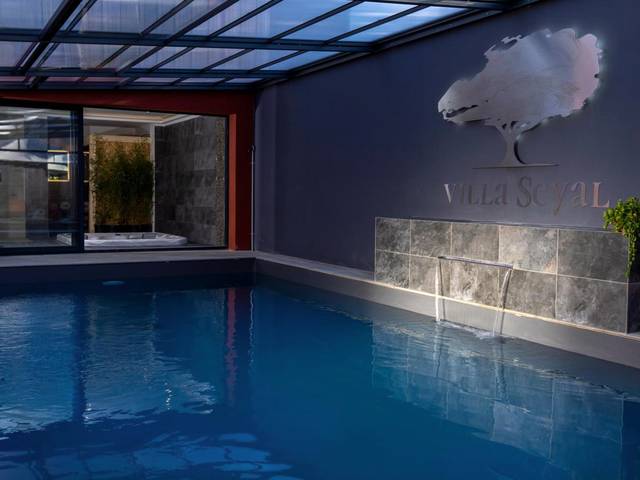 Vue du logement - Love Room Le Mans - Villa Seyal - avec piscine - jacuzzi - sauna & climatisation