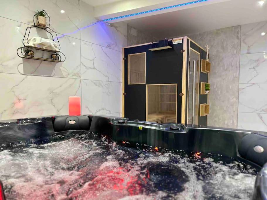 Vue du logement - Love Room Weitbruch - Villa Spacieuse SPA Sauna Billiard Netflix