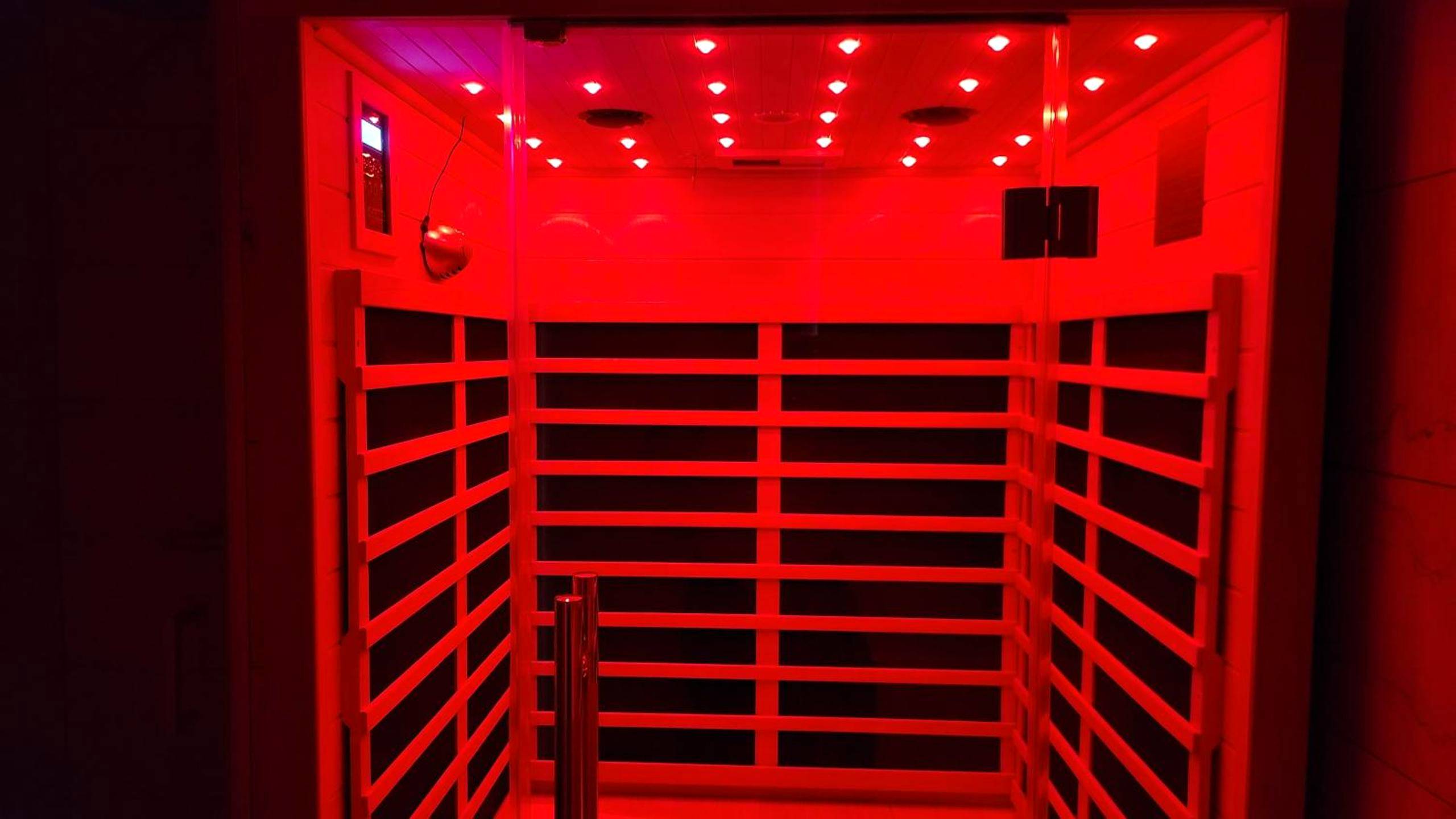 Sauna infrarouge avec chromothérapie rouge - La Volupté - Love room avec Jacuzzi - Sauna