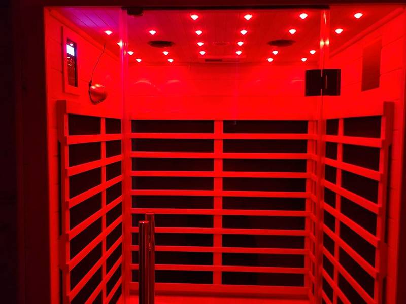 Sauna infrarouge avec chromothérapie rouge - La Volupté - Love room avec Jacuzzi - Sauna