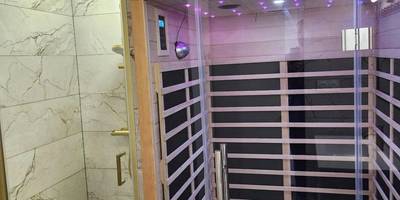 Espace bien - être avec sauna et douche - La Volupté - Love room avec Jacuzzi - Sauna