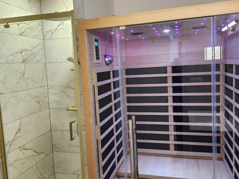 Espace bien - être avec sauna et douche - La Volupté - Love room avec Jacuzzi - Sauna
