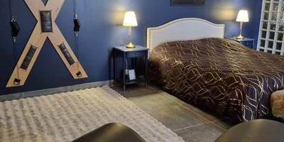 Lit double et mobilier de relaxation - Love Room La Volupté Spa Privatif