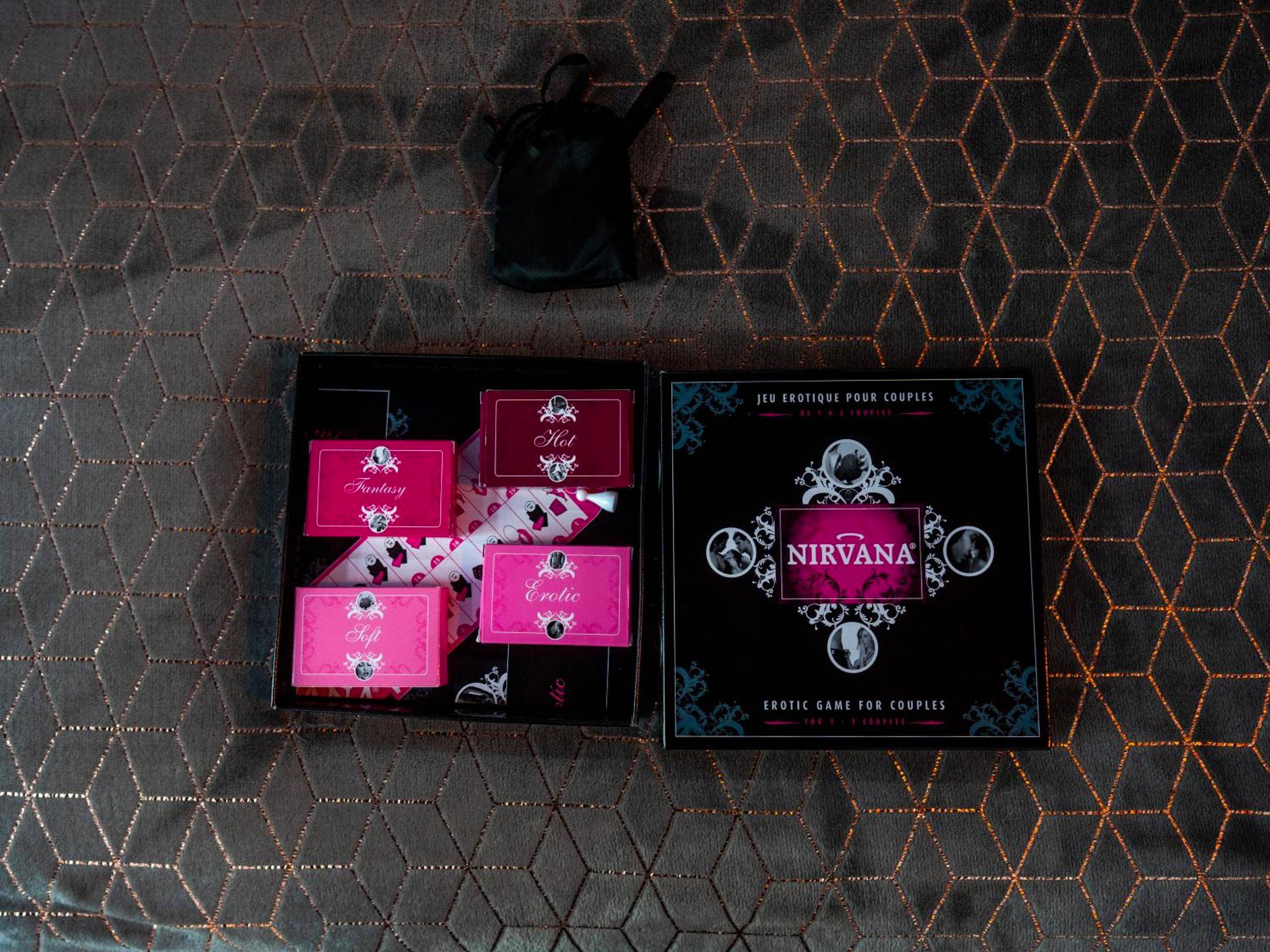 Jeu de société érotique pour couples - Le Voluptueux - Sauna - Jacuzzi - Centre - Ville